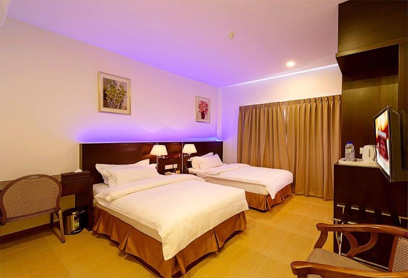 E-Red Hotel Cosmo image