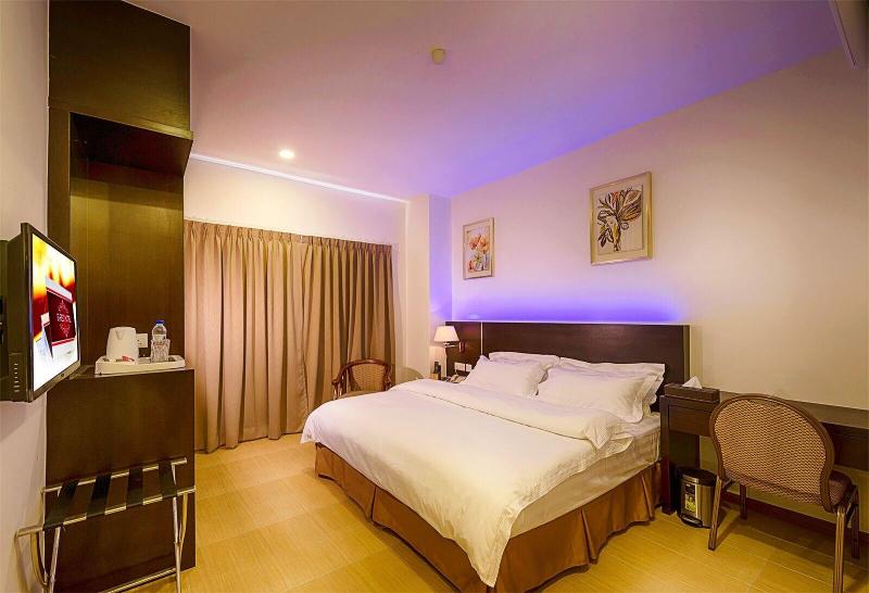 E-Red Hotel Cosmo image