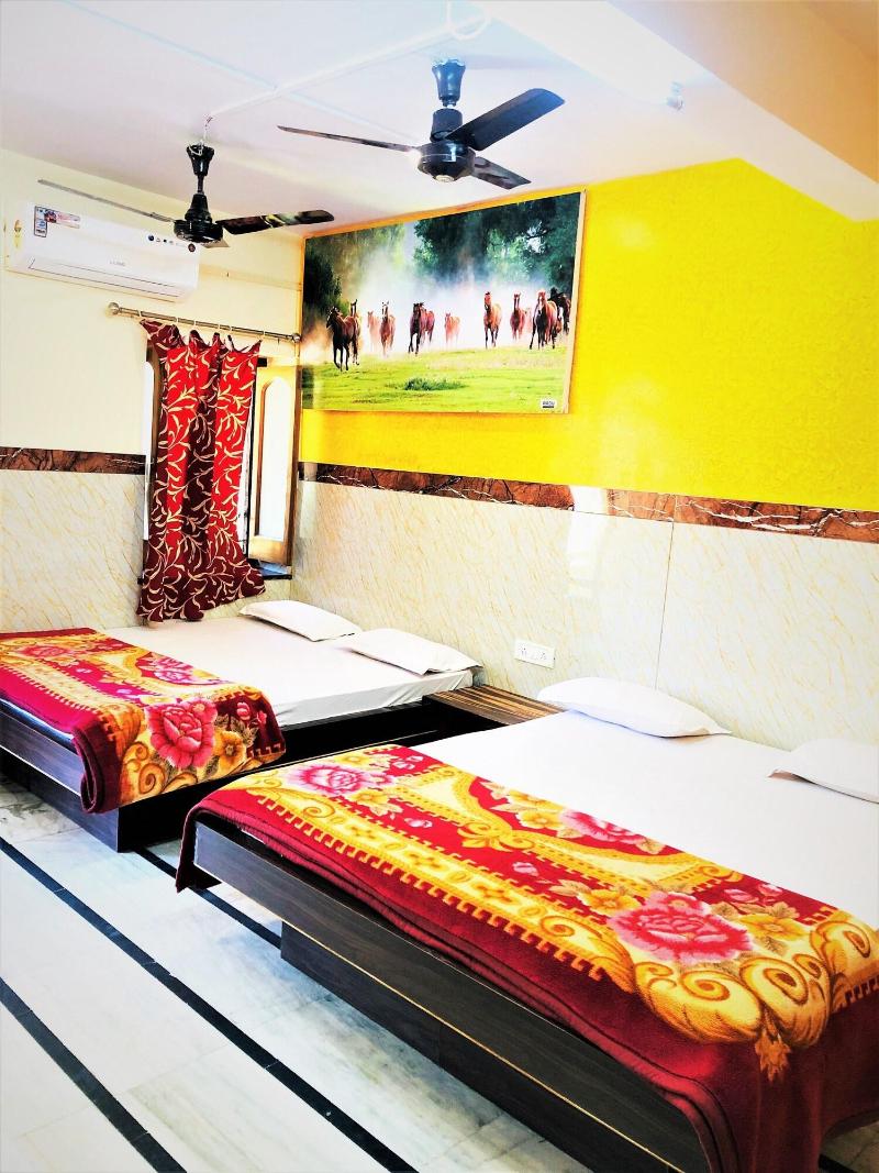 Shri Ganesh Hotel - 200 Meters from Nakki Lake Mou image