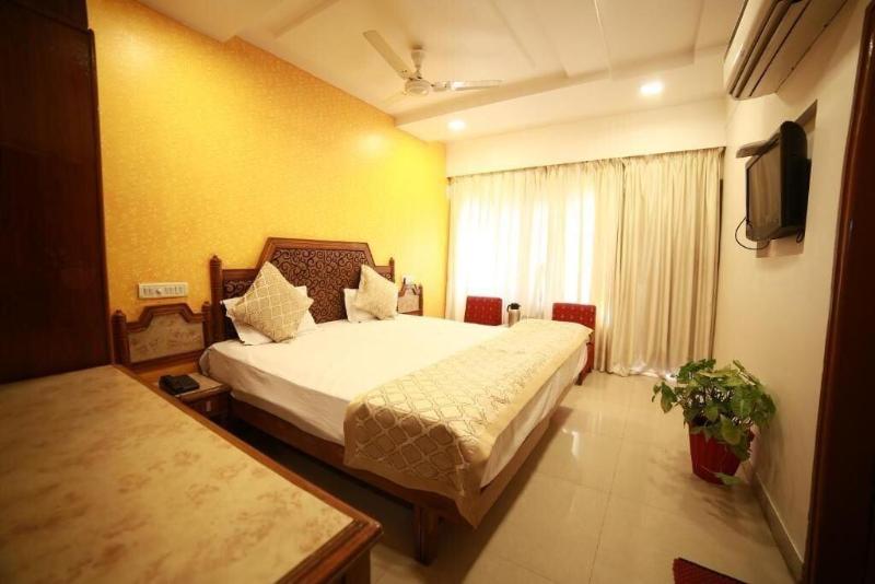 Shri Ganesh Hotel - 200 Meters from Nakki Lake Mou image