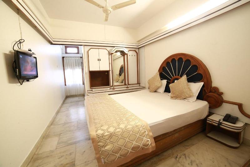 Shri Ganesh Hotel - 200 Meters from Nakki Lake Mou image