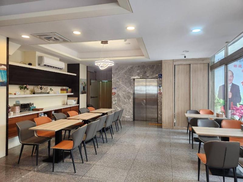 Home Inn Loudong image