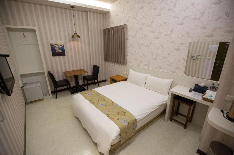 Home Inn Loudong image