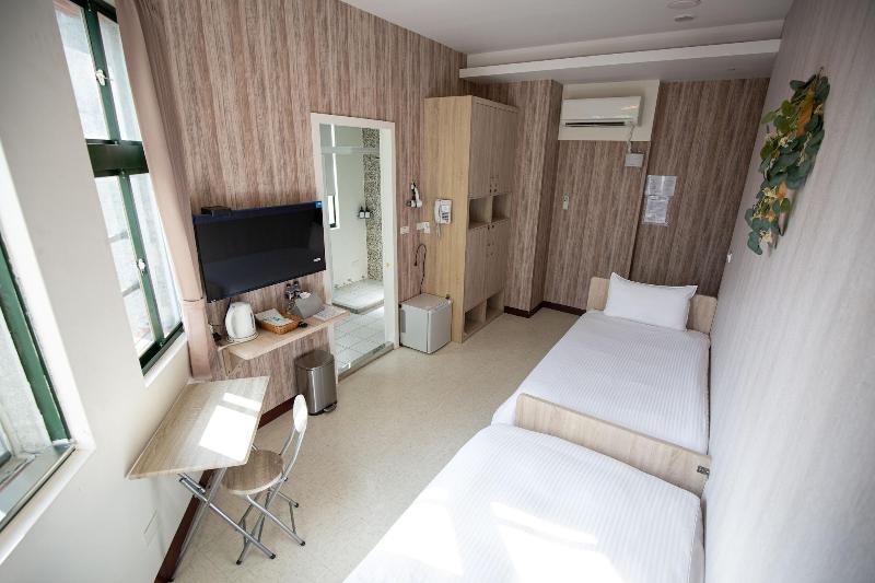 Home Inn Loudong image
