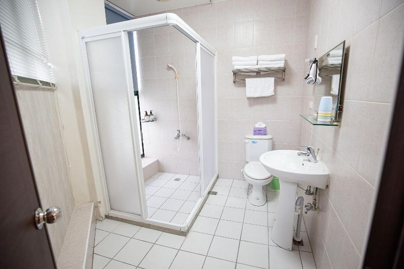 Home Inn Loudong image