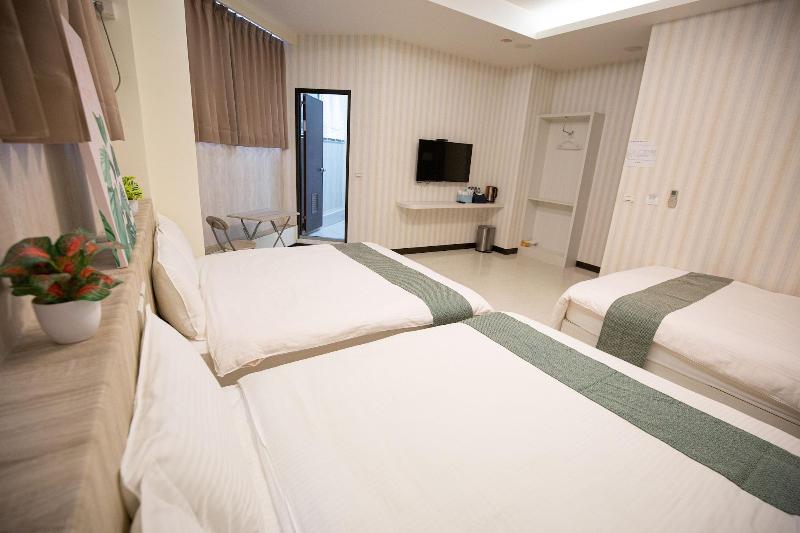 Home Inn Loudong image