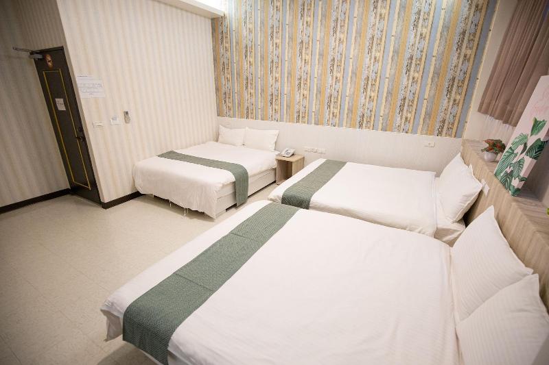 Home Inn Loudong image