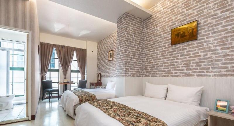 Home Inn Loudong image