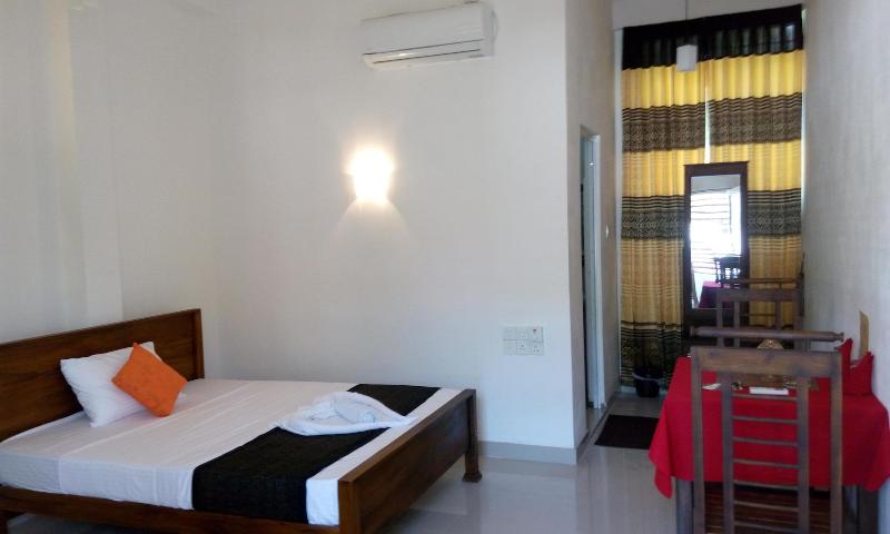 Hotel Crown Plaza Katunayake image
