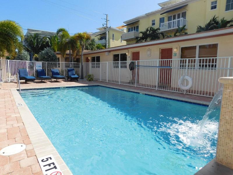 Lauderdale Villas, Suites by the Sea