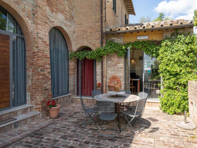 Il Palazzetto image