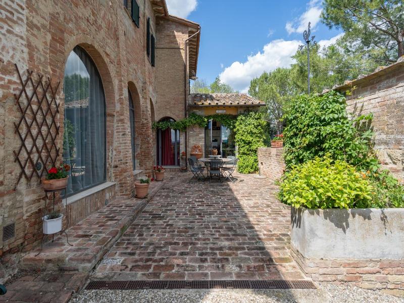 Il Palazzetto image