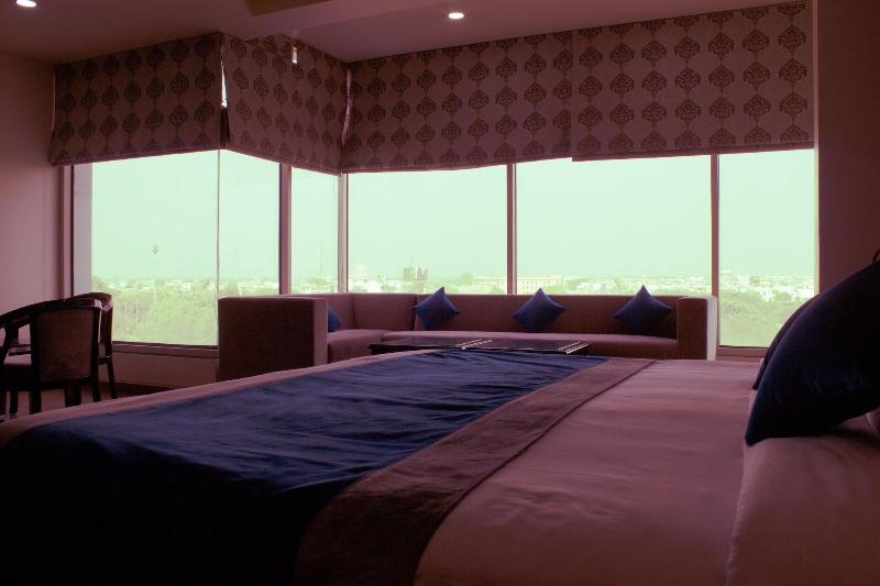Jb Skyhilton Inn image