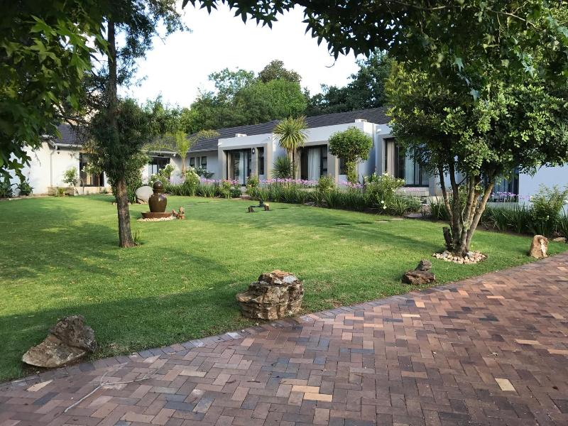 6 On Morris Guest Lodge image