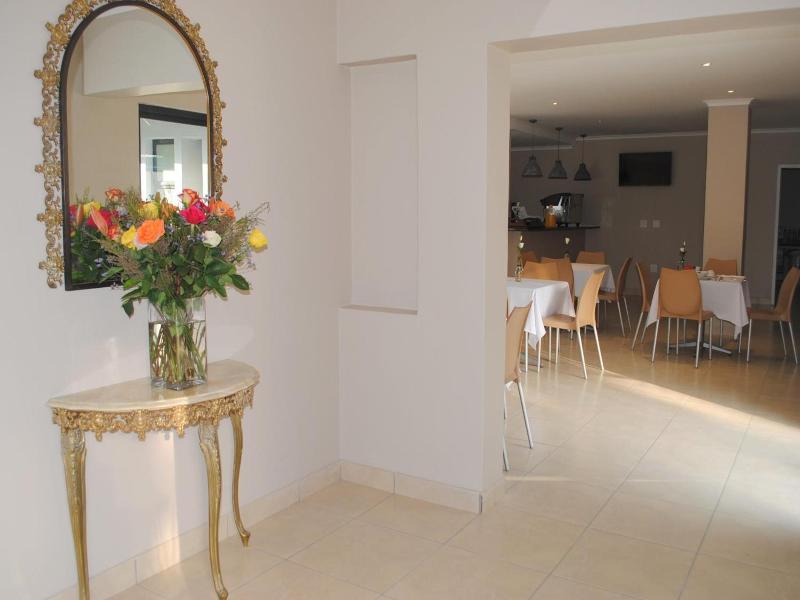 6 On Morris Guest Lodge image