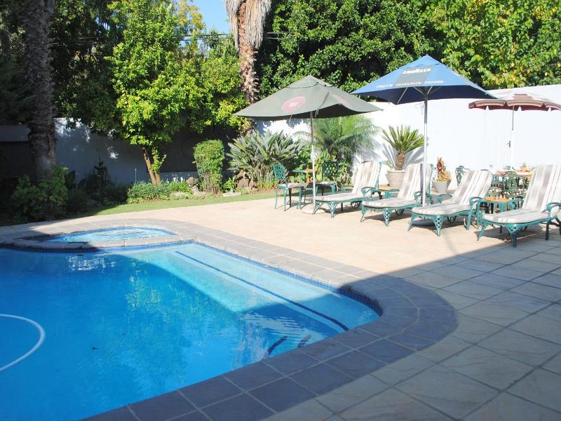 6 On Morris Guest Lodge image