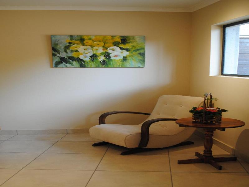 6 On Morris Guest Lodge image