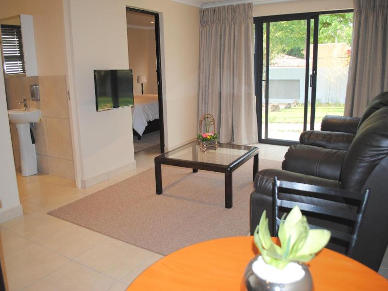 6 On Morris Guest Lodge image