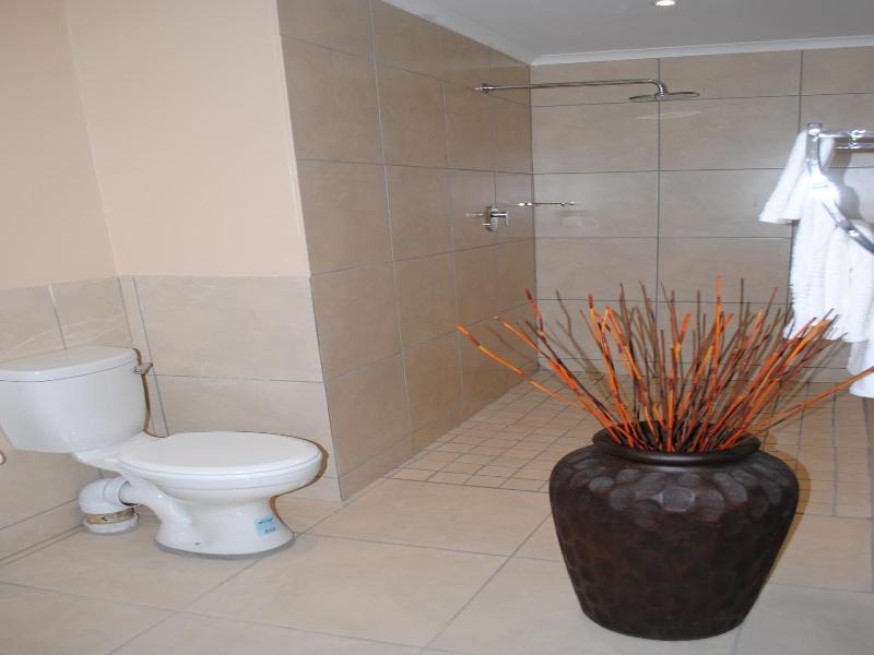 6 On Morris Guest Lodge image