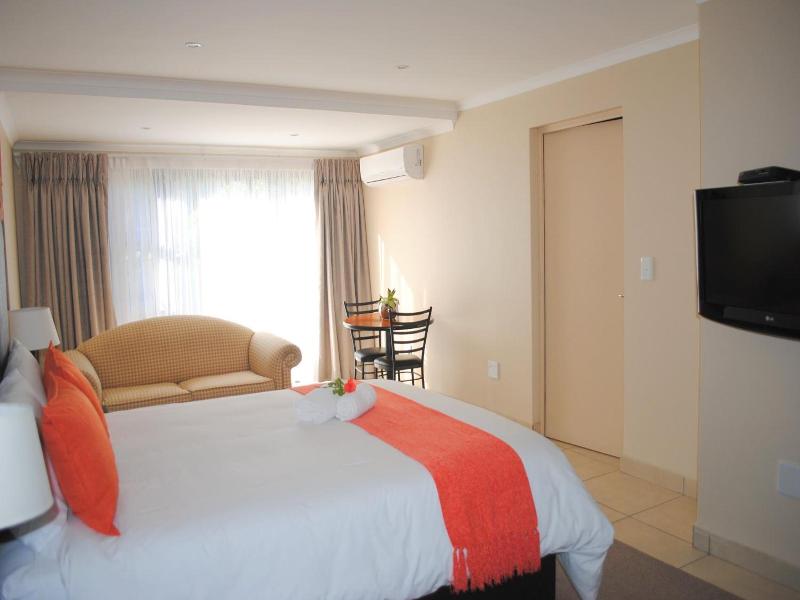 6 On Morris Guest Lodge image