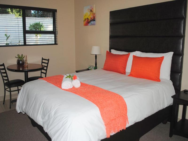6 On Morris Guest Lodge image