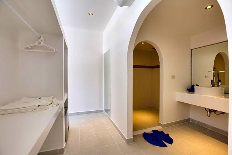 La Perle Luxury Boutique Hotel image