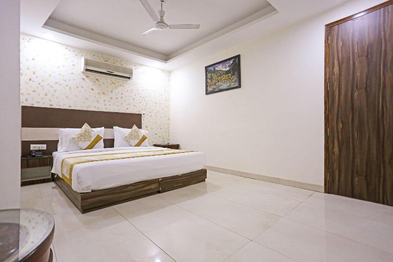 Hotel Platinum Igi Airport image