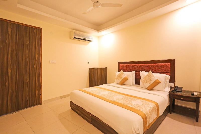 Hotel Platinum Igi Airport image