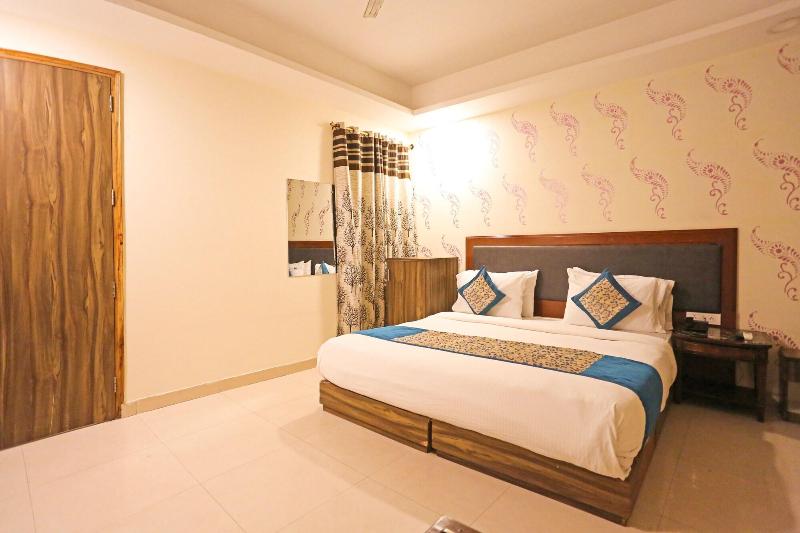 Hotel Platinum Igi Airport image