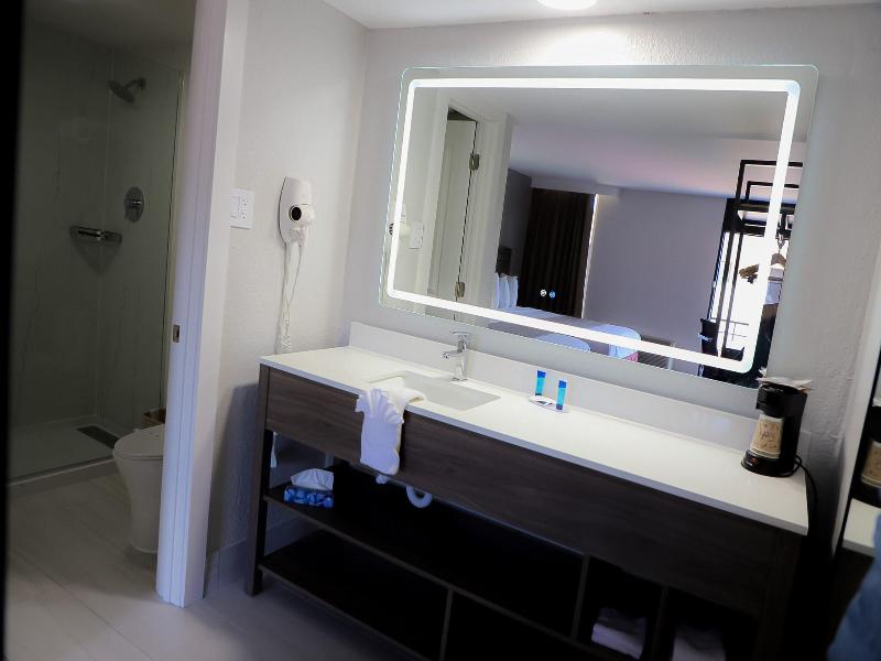 Airport Inn image