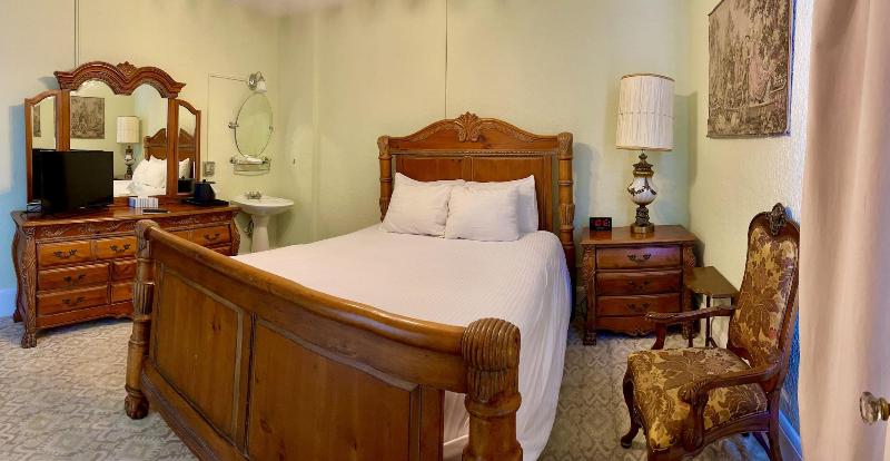 The Deland Hotel image