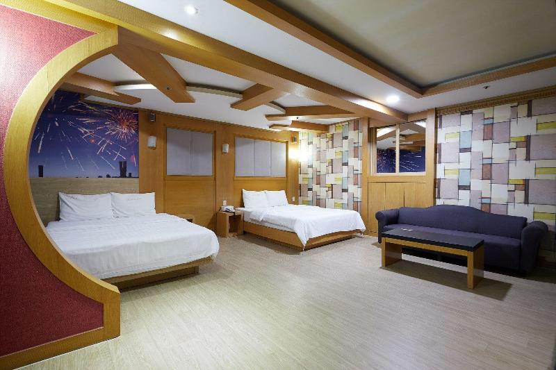 Hotel Head-One image