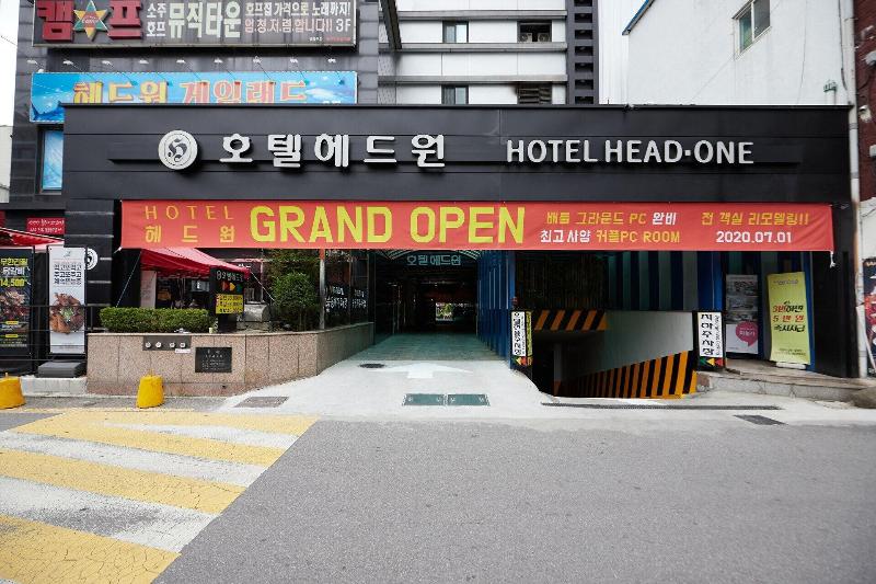 Hotel Head-One image