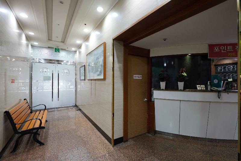 Hotel Head-One image