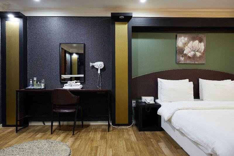 Hotel Head-One image