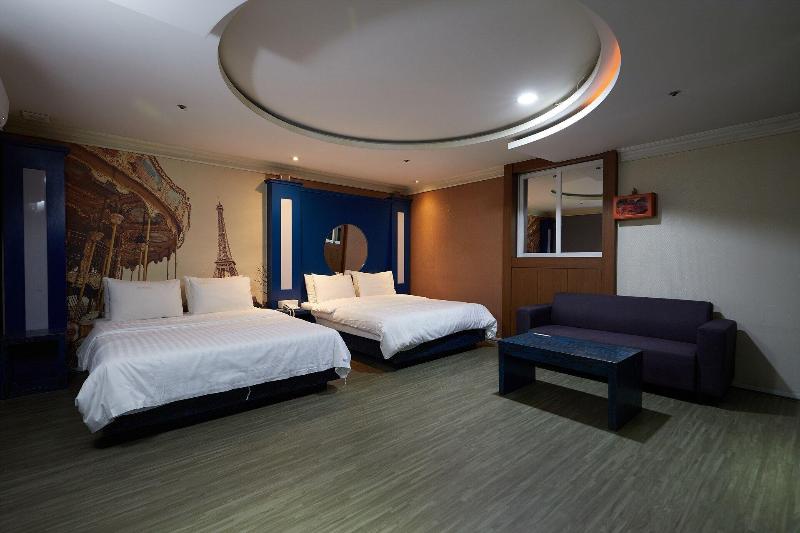 Hotel Head-One image