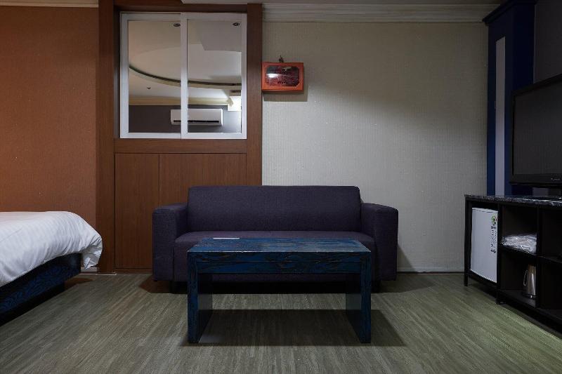 Hotel Head-One image