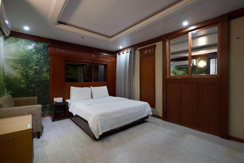 Hotel Head-One image