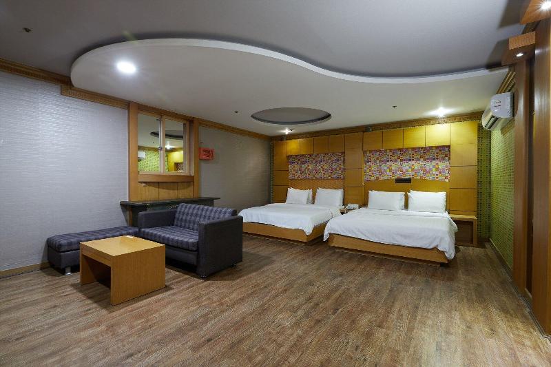 Hotel Head-One image