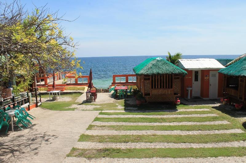 Maxvir Inn Beach Resort image