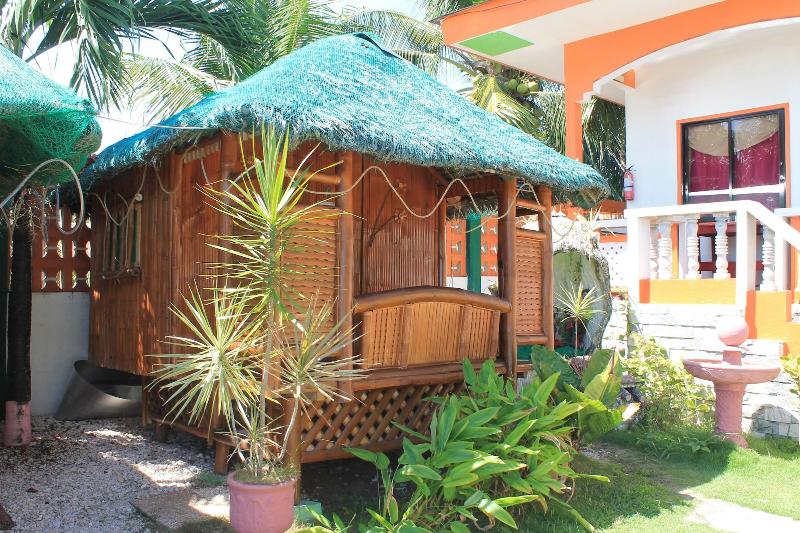 Maxvir Inn Beach Resort image