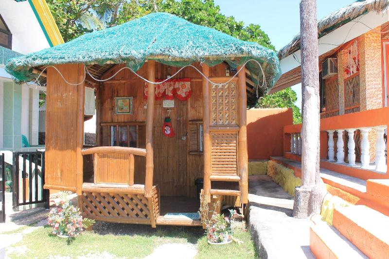 Maxvir Inn Beach Resort image