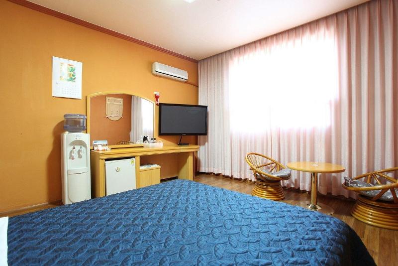 Sun Beach Motel image