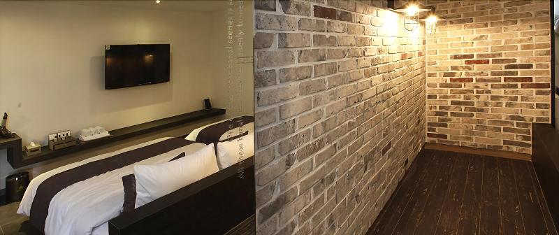 S& Hotel image