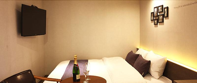 S& Hotel image