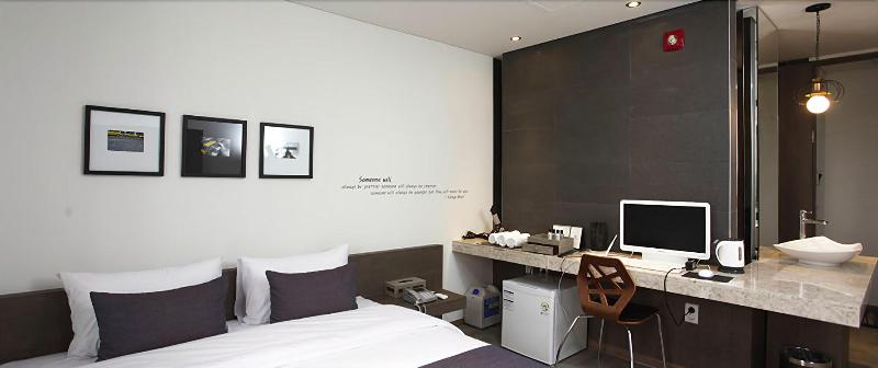 S& Hotel image