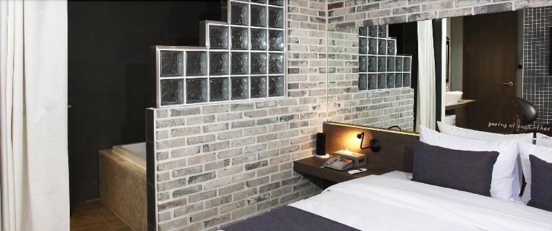 S& Hotel image