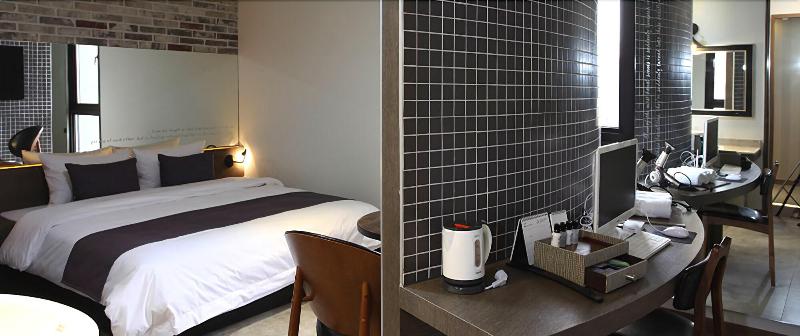 S& Hotel image