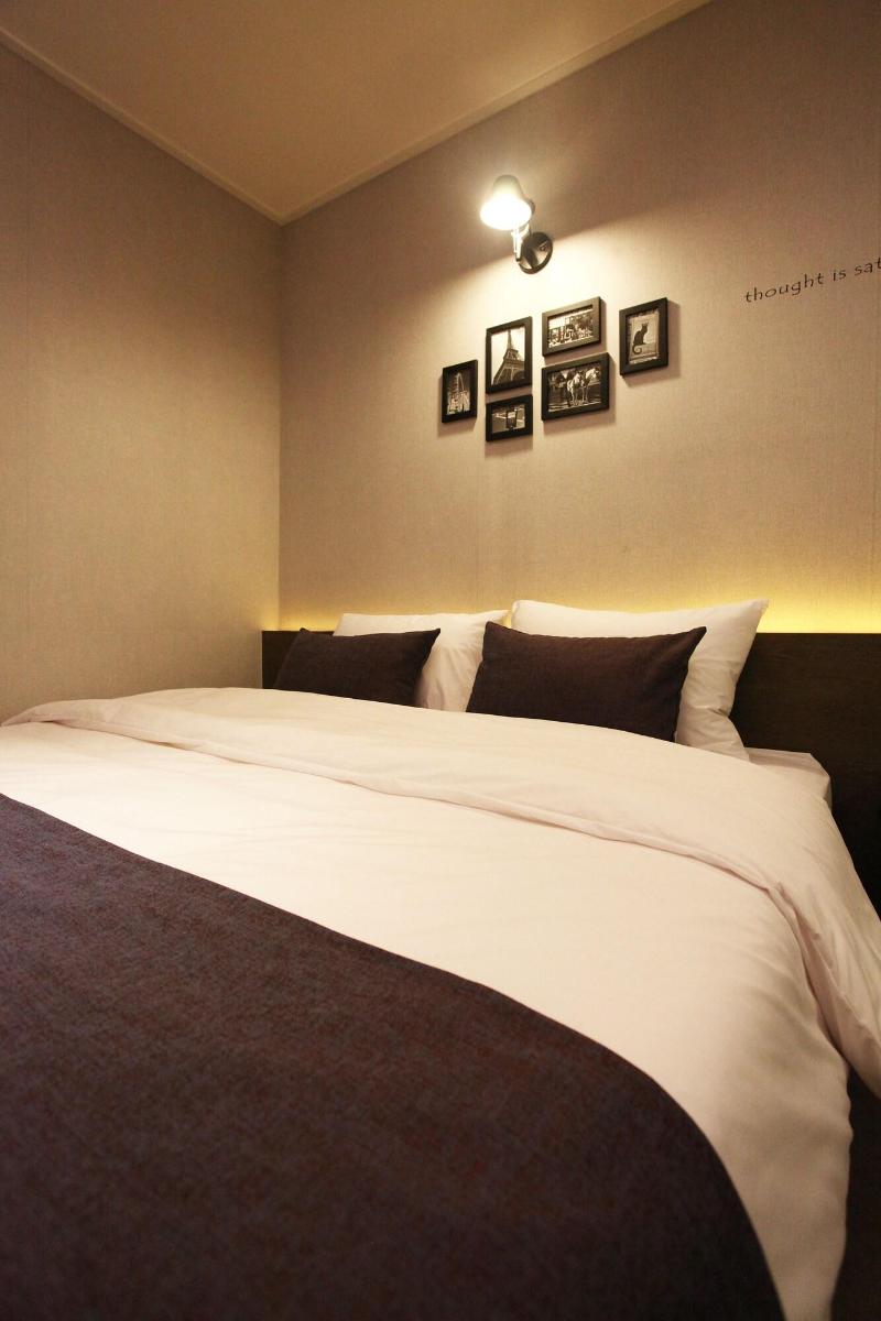 S& Hotel image