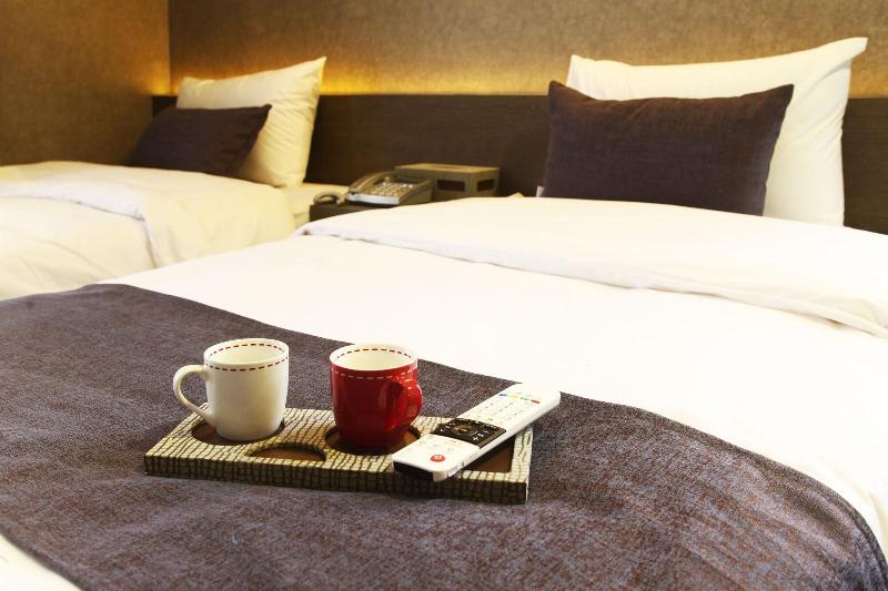S& Hotel image
